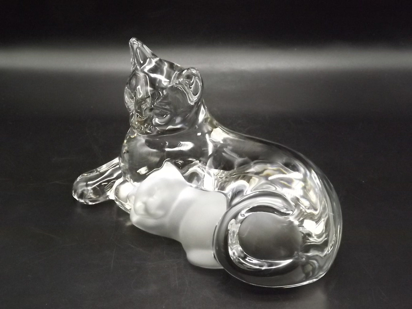 Vintage 1997 Lenox Crystal Glass "Warm and Cozy" Cat figurines. Original Tin Box with COA. Excellent condition. Limited Edition of 2500.