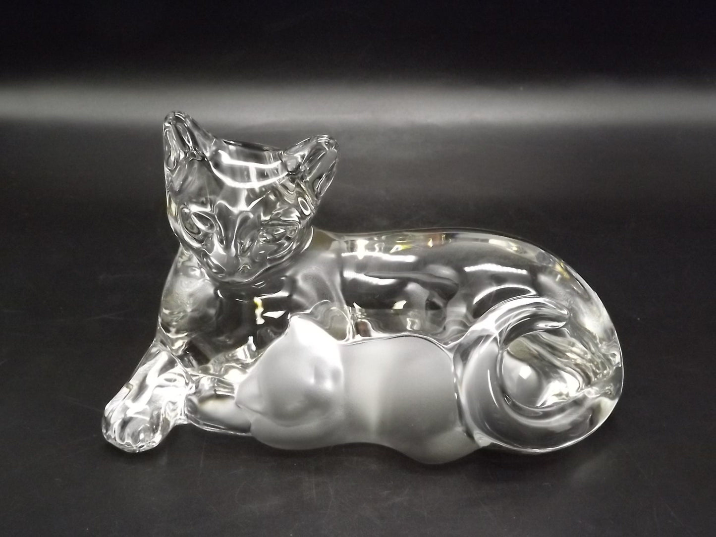 Vintage 1997 Lenox Crystal Glass "Warm and Cozy" Cat figurines. Original Tin Box with COA. Excellent condition. Limited Edition of 2500.