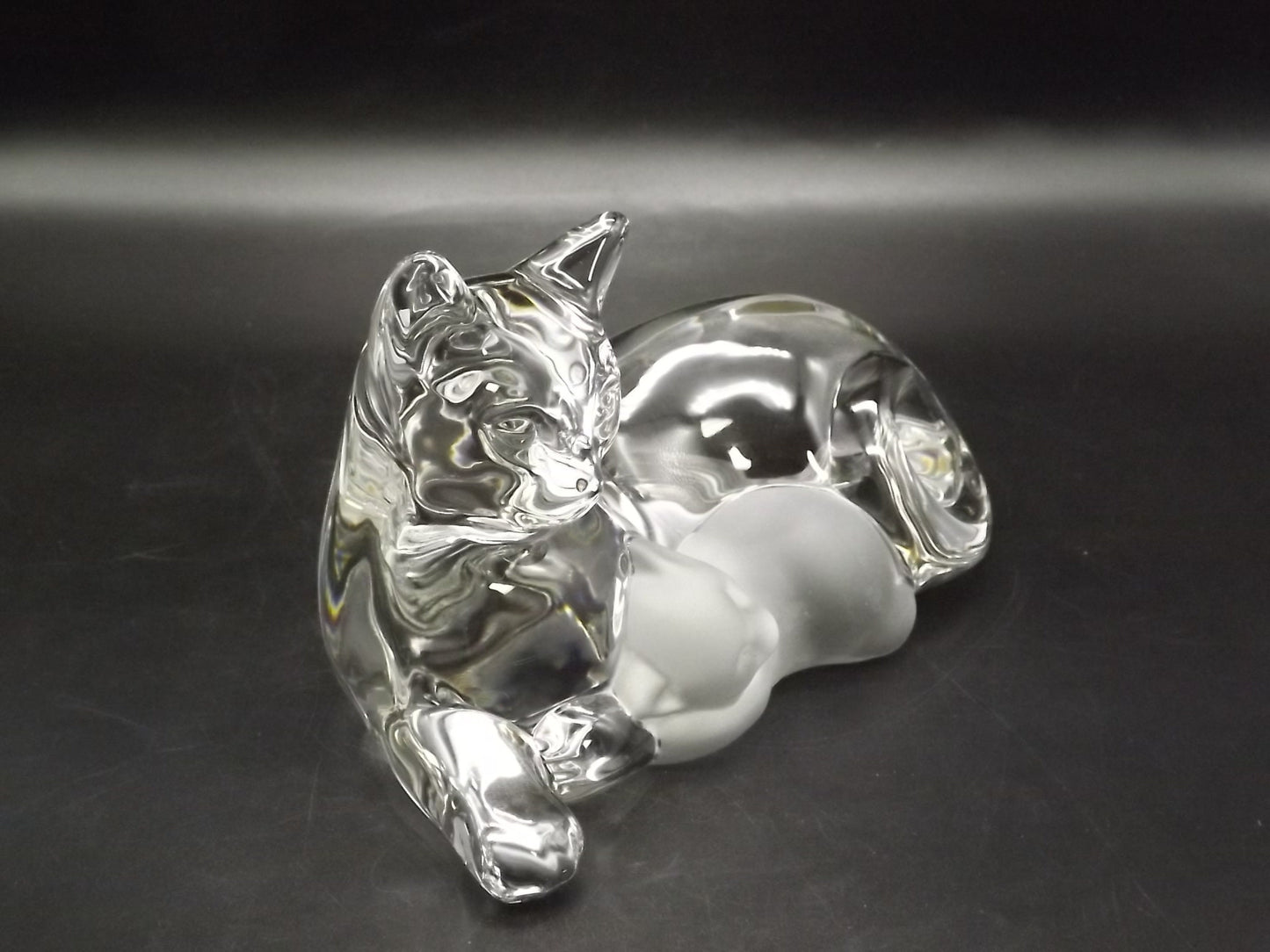 Vintage 1997 Lenox Crystal Glass "Warm and Cozy" Cat figurines. Original Tin Box with COA. Excellent condition. Limited Edition of 2500.