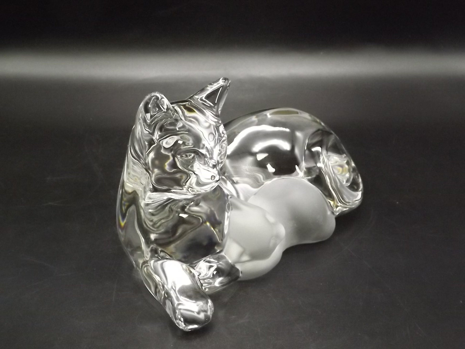 Vintage 1997 Lenox Crystal Glass "Warm and Cozy" Cat figurines. Original Tin Box with COA. Excellent condition. Limited Edition of 2500.