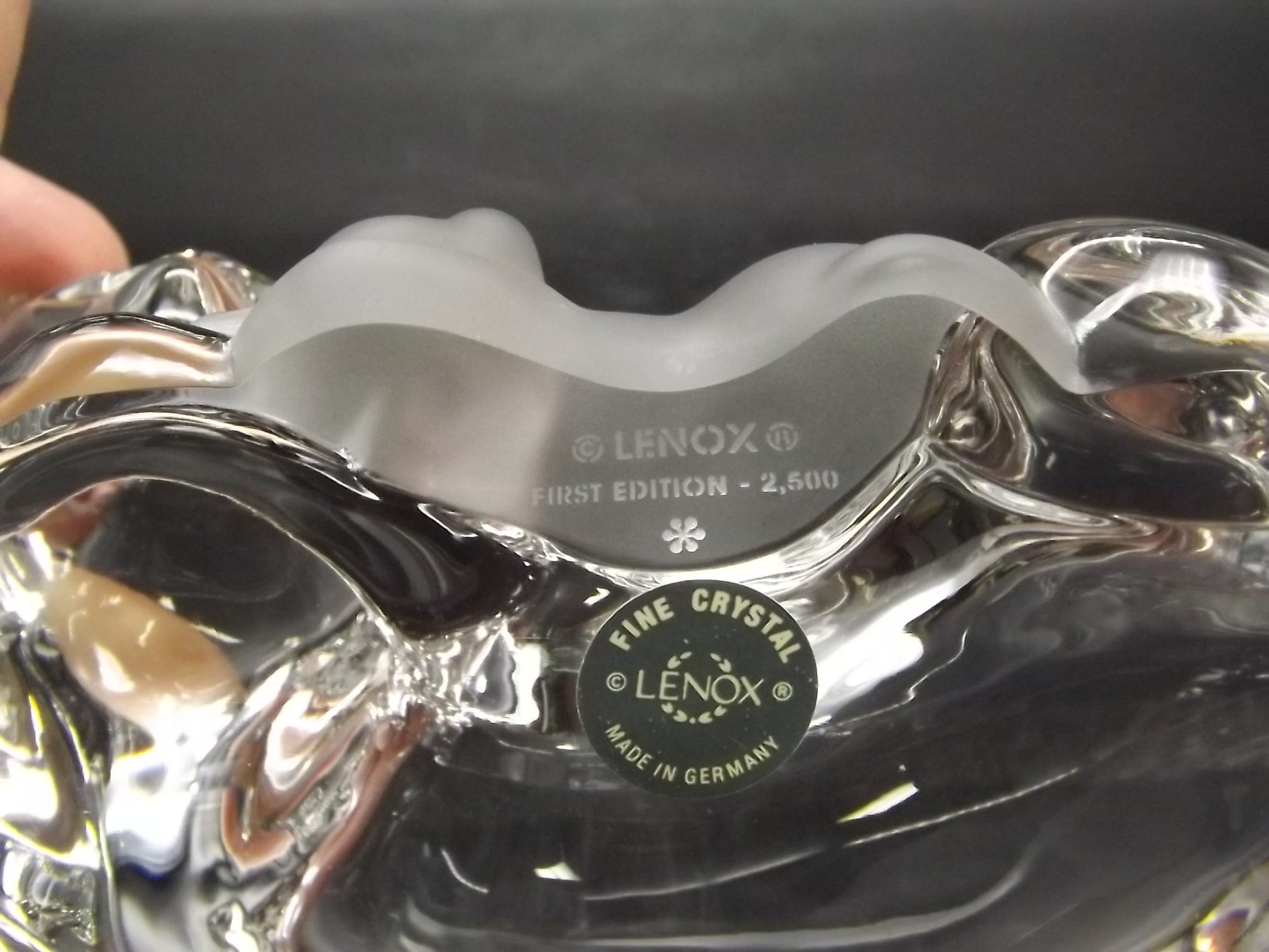 Vintage 1997 Lenox Crystal Glass "Warm and Cozy" Cat figurines. Original Tin Box with COA. Excellent condition. Limited Edition of 2500.