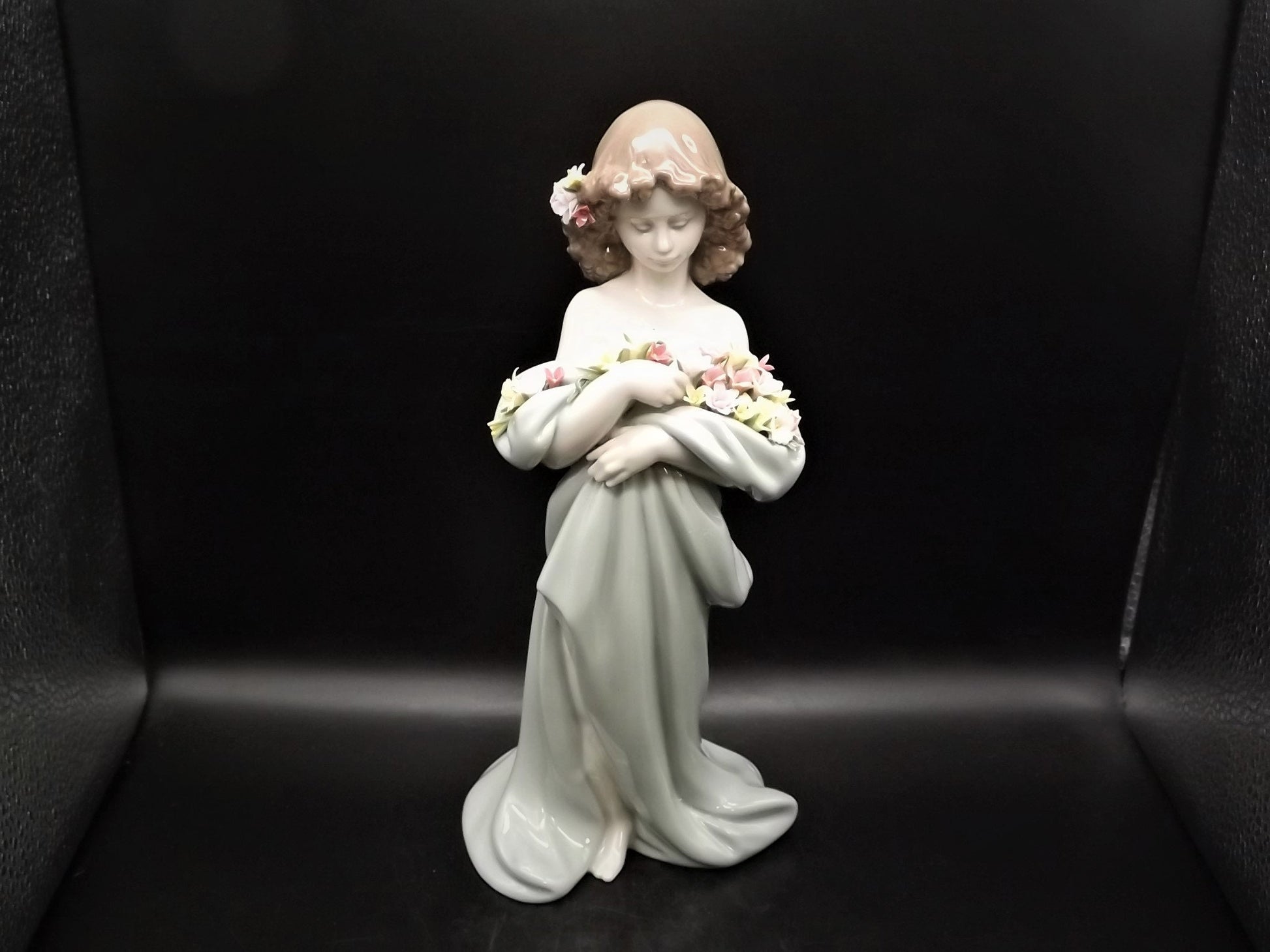 Vintage Lladro "Petals of Love" Figurine #6346 with Box (Slight Damage)