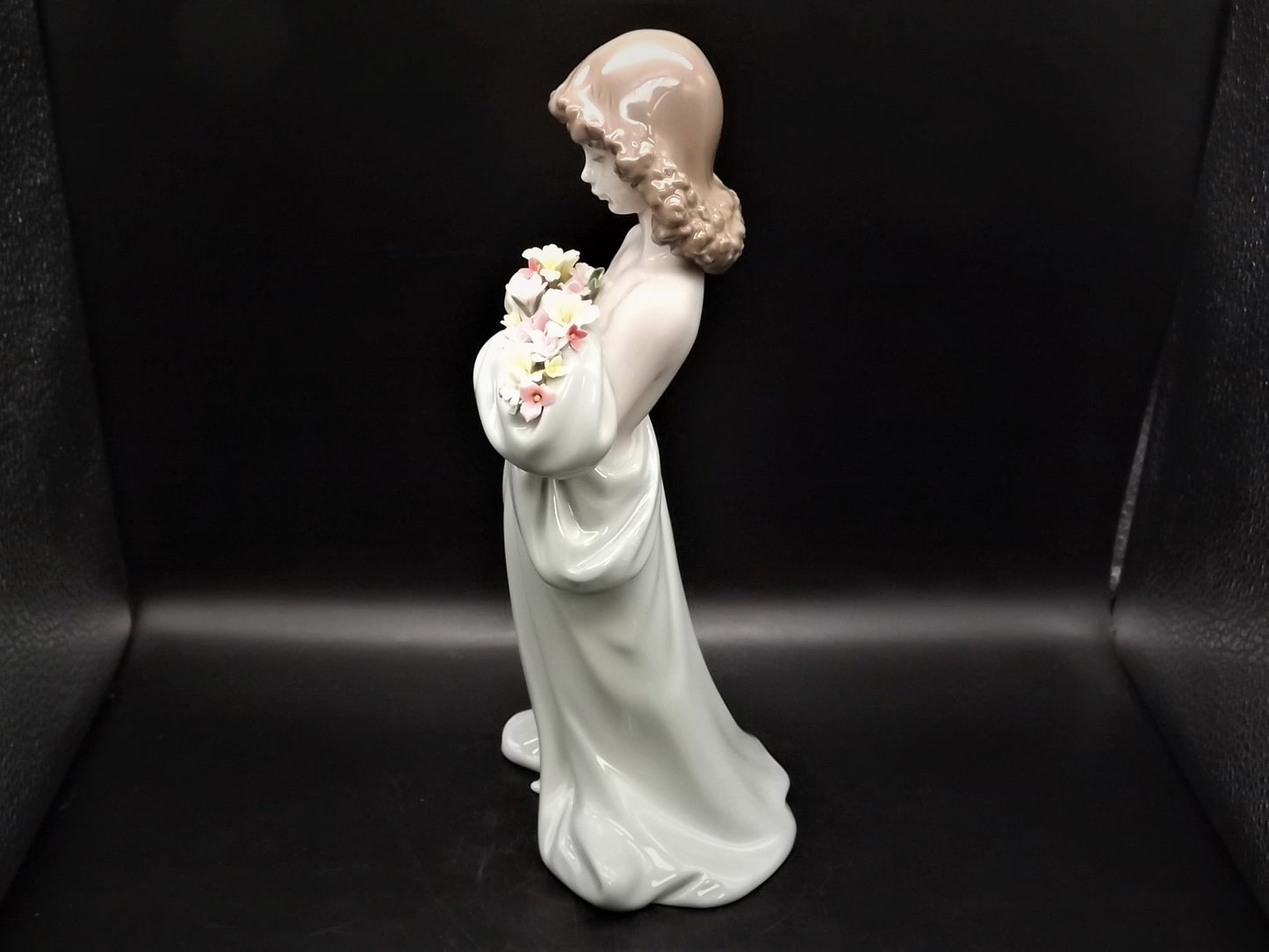 Vintage Lladro "Petals of Love" Figurine #6346 with Box (Slight Damage)