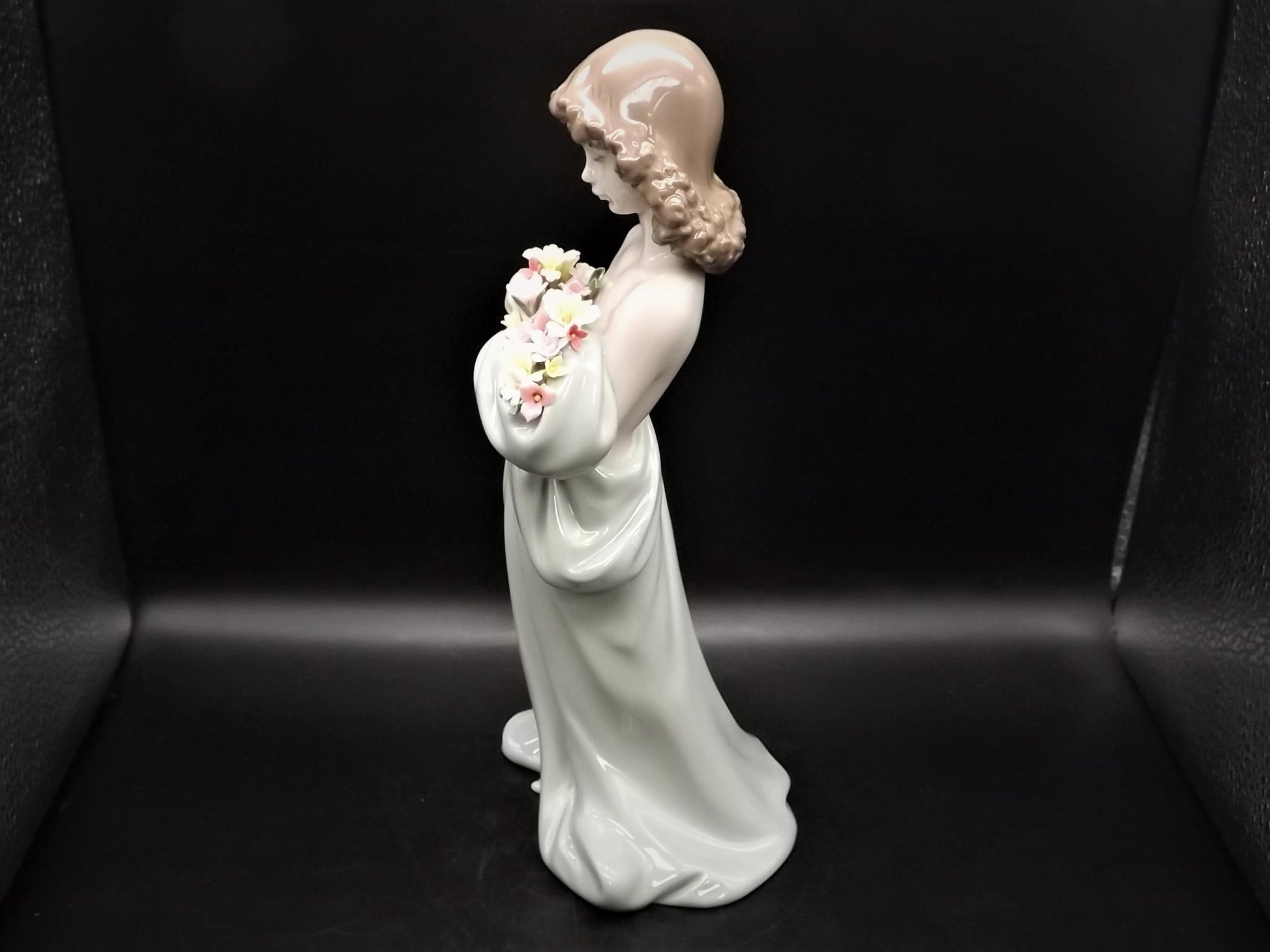 Vintage Lladro "Petals of Love" Figurine #6346 with Box (Slight Damage)