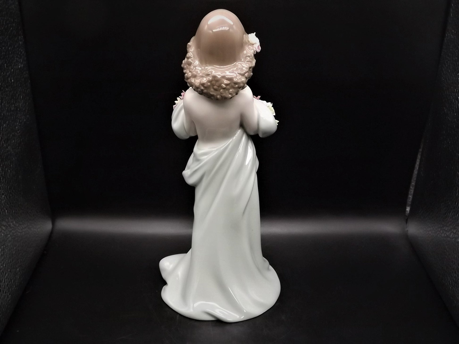 Vintage Lladro "Petals of Love" Figurine #6346 with Box (Slight Damage)