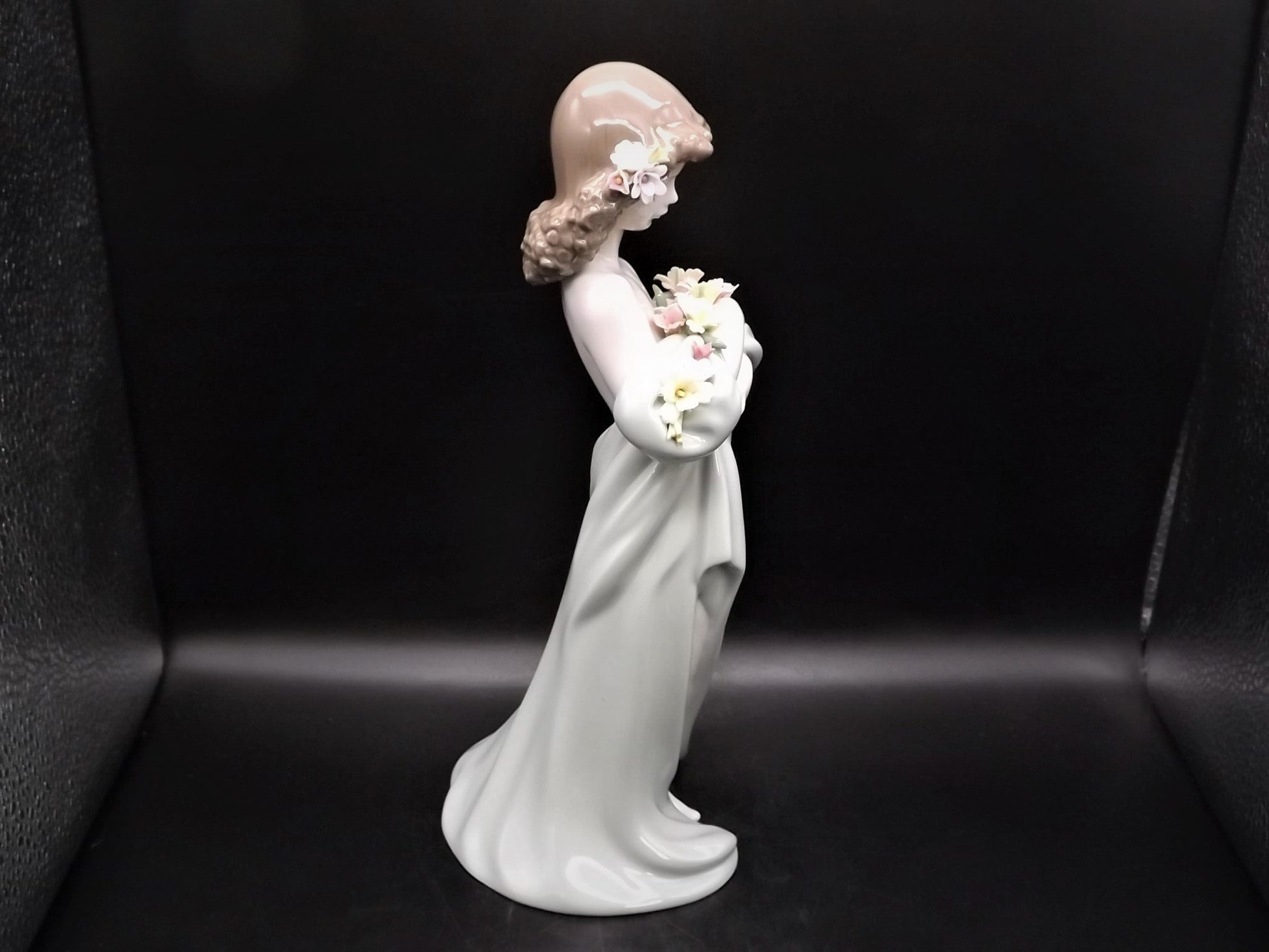 Vintage Lladro "Petals of Love" Figurine #6346 with Box (Slight Damage)