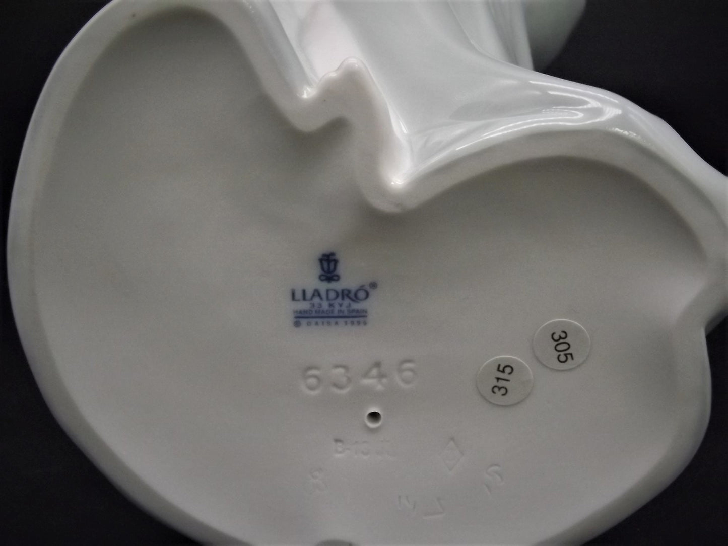 Vintage Lladro "Petals of Love" Figurine #6346 with Box (Slight Damage)