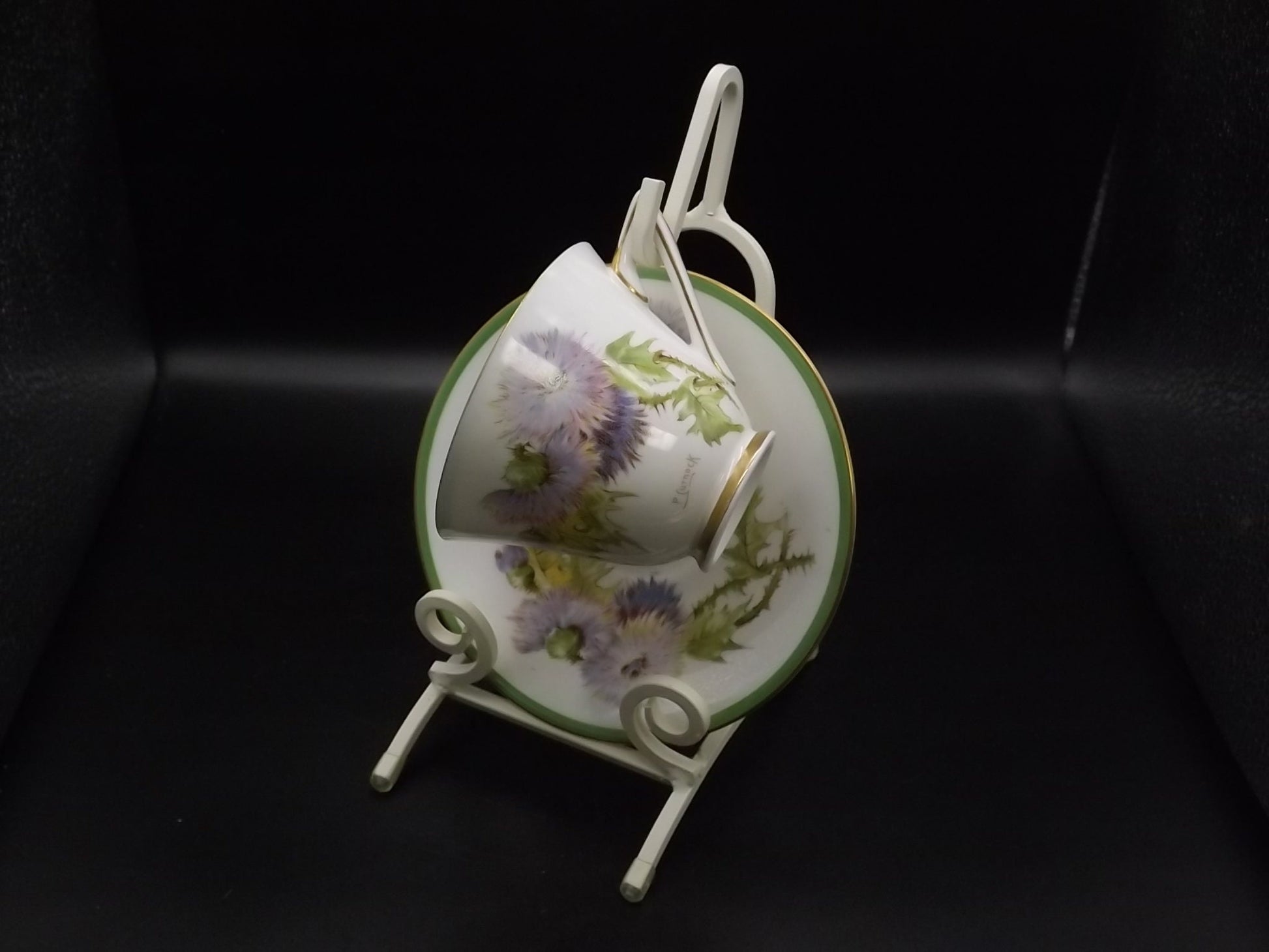 Vintage 1938 Royal Doulton H40601 Glamis Thistle porcelain Tea Cup and Saucer set with stand. Beautiful example as shown in the photos.