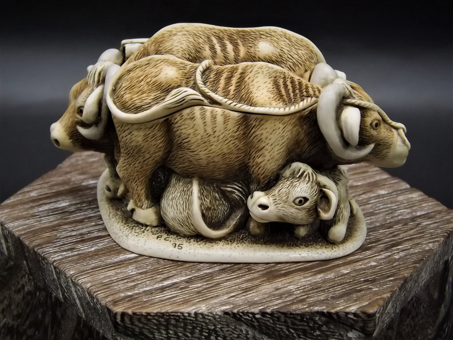 Vintage 1999 Harmony Kingdom LE #5012/5600 Harmony Bull Figurine Excellent condition with original box. Parkwest Exclusive piece.