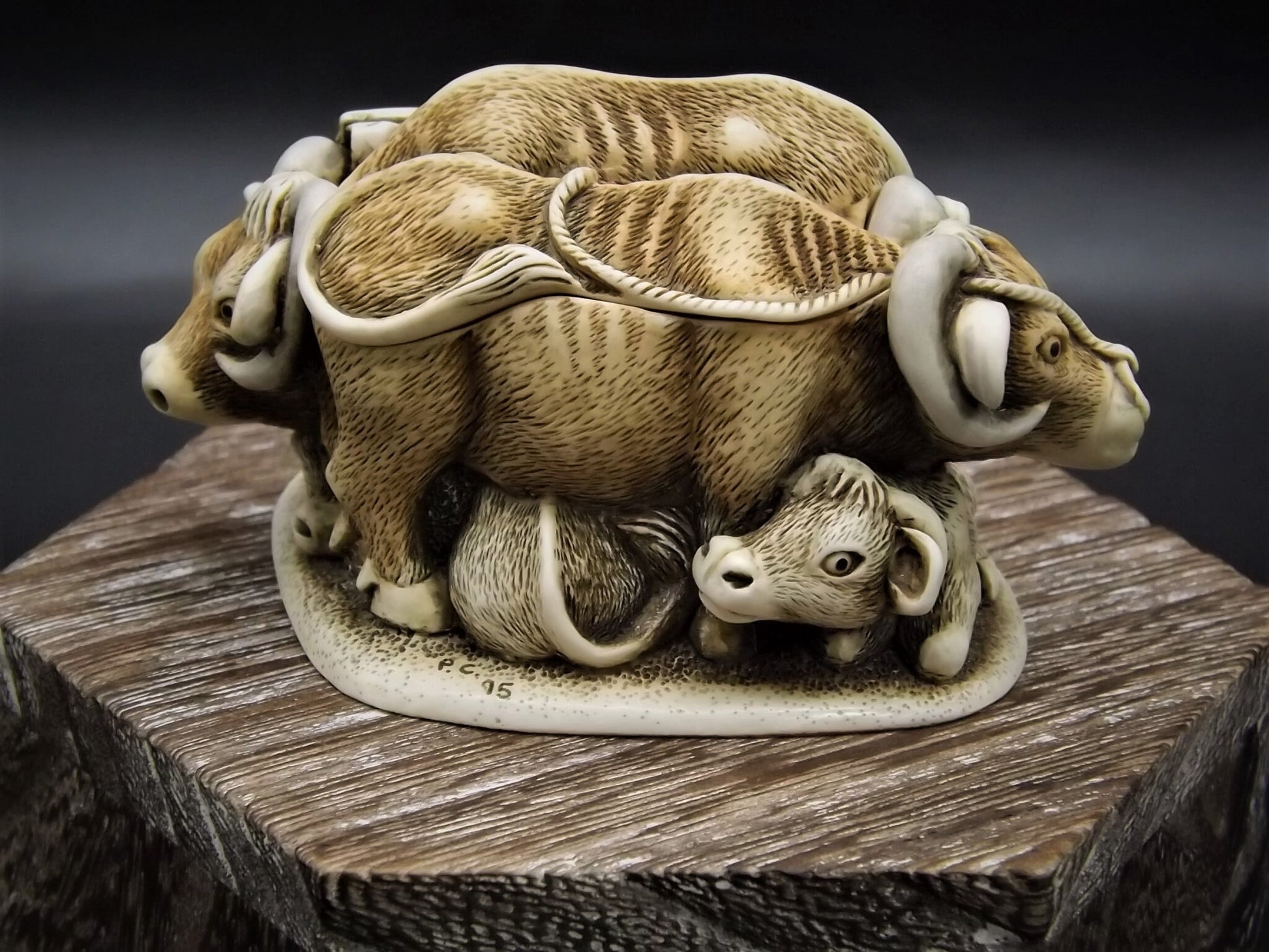 Vintage 1999 Harmony Kingdom LE #5012/5600 Harmony Bull Figurine Excellent condition with original box. Parkwest Exclusive piece.