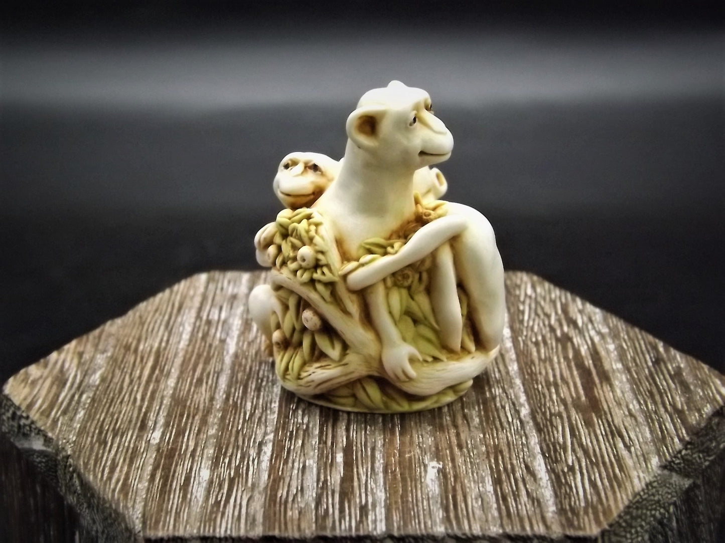 Closeout Sale! Retired 1998 Harmony Kingdom Wee Beasties Zephyr the Monkey Figurine XXYTJLEMO. Excellent condition. Only 450 made!