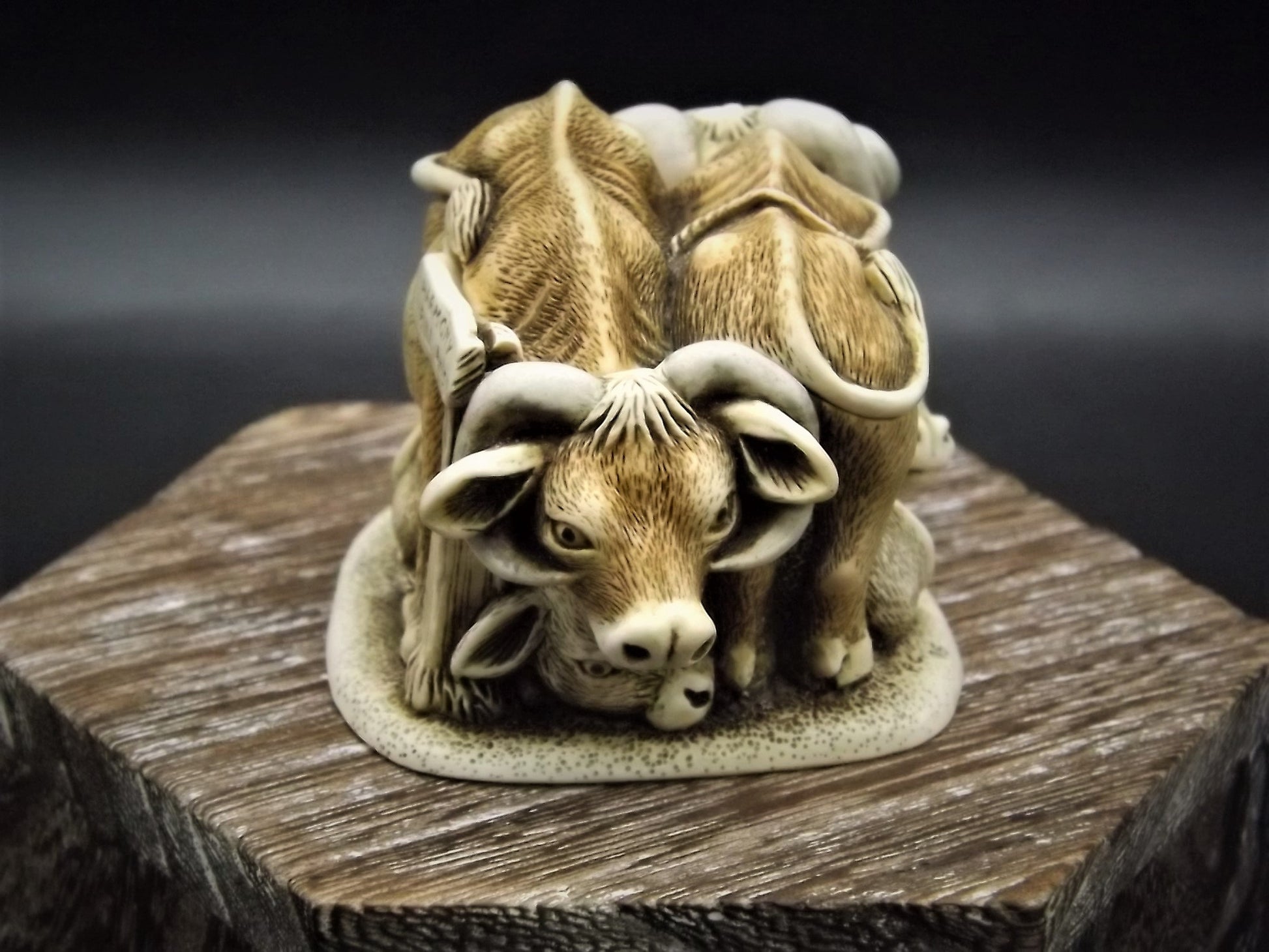 Vintage 1999 Harmony Kingdom LE #5012/5600 Harmony Bull Figurine Excellent condition with original box. Parkwest Exclusive piece.