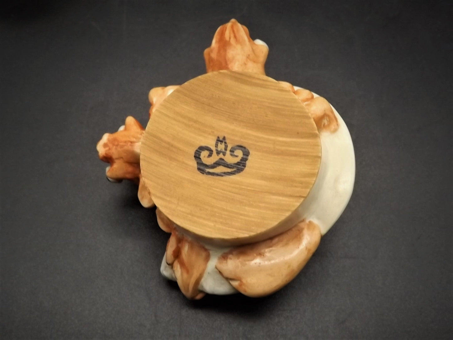 Retired 2000 Harmony Kingdom "The Great Escape II" Lobster pot piece Excellent condition with original box and COA.