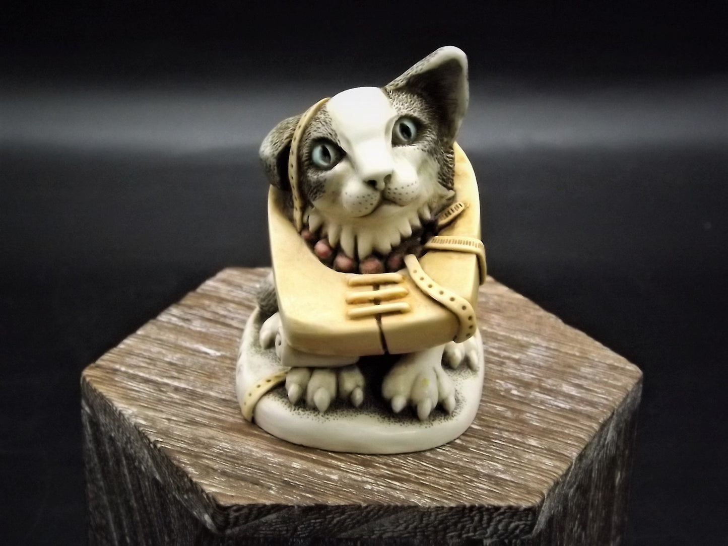 Retired 1999 Harmony Kingdom "Crooze Cat" Solid Body limited edition of 739 pieces Excellent condition with original box and COA.