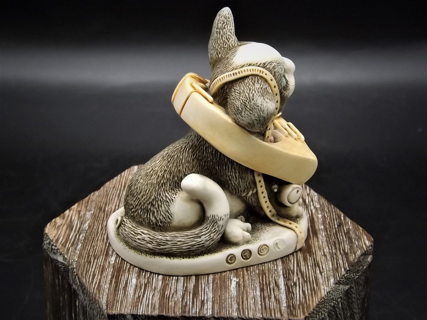 Retired 1999 Harmony Kingdom "Crooze Cat" Solid Body limited edition of 739 pieces Excellent condition with original box and COA.