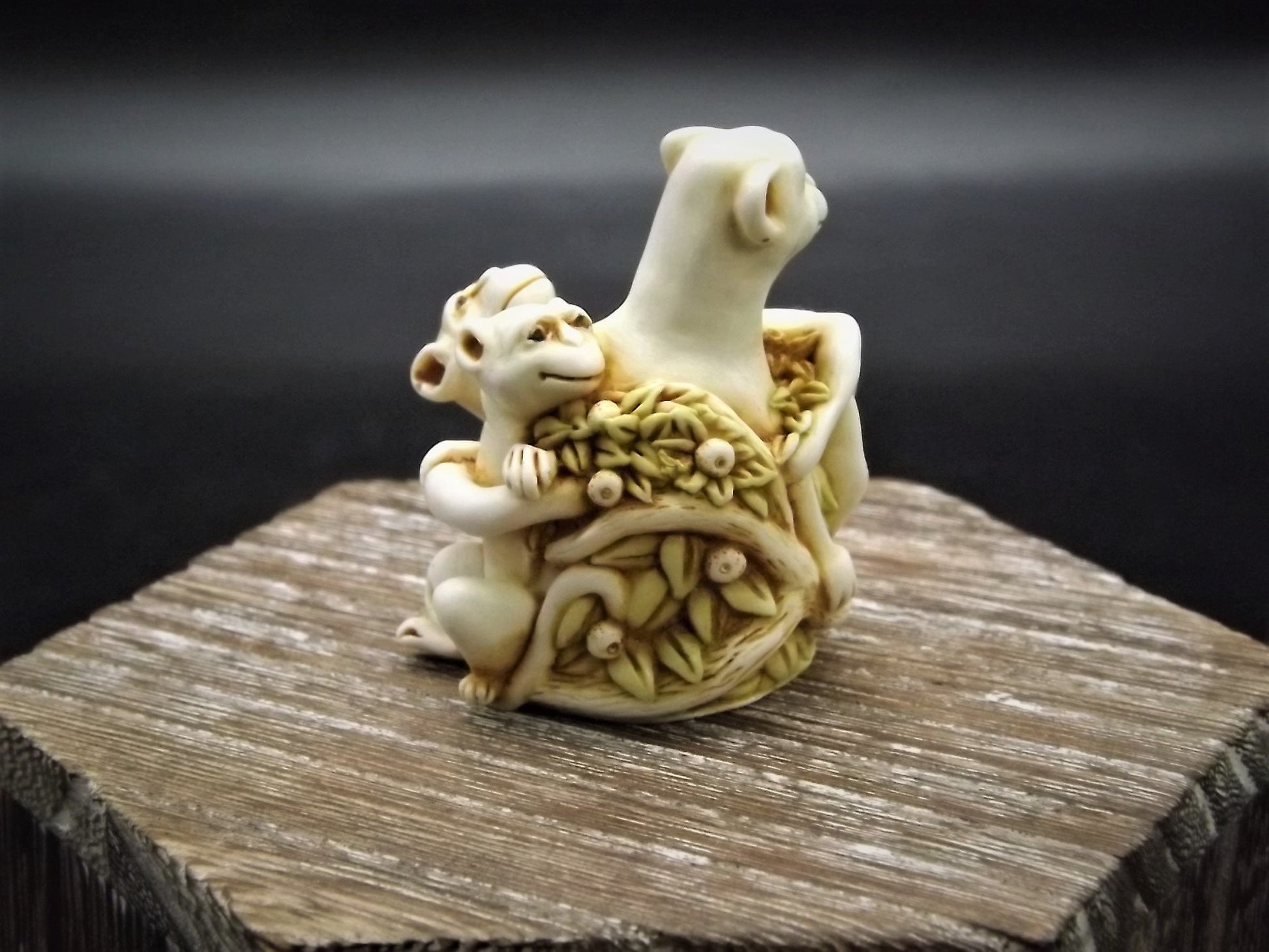 Closeout Sale! Retired 1998 Harmony Kingdom Wee Beasties Zephyr the Monkey Figurine XXYTJLEMO. Excellent condition. Only 450 made!