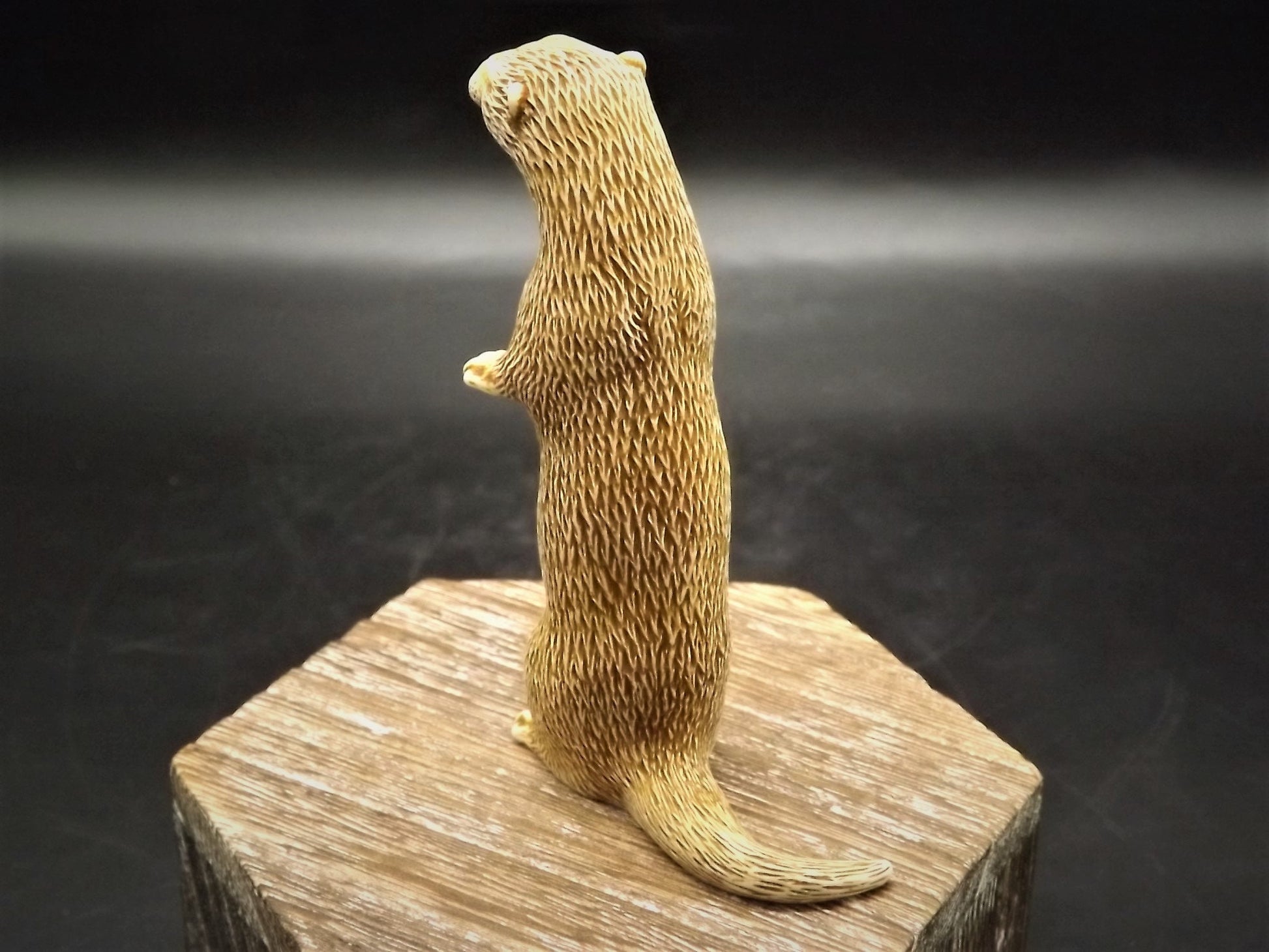 Adam Binder Club Redemption series "Mr. Otter". With original box and COA. Excellent shape limited edition of 600 pieces.