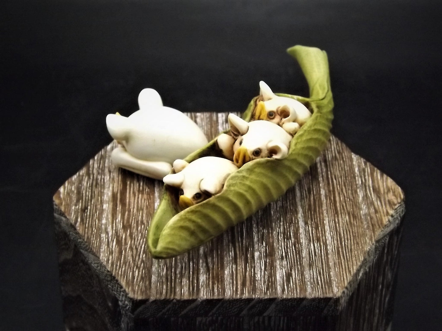 Adam Binder Let's Play series "Ivory Three Little Pigs". With original box and COA. Excellent shape limited edition #85/250.