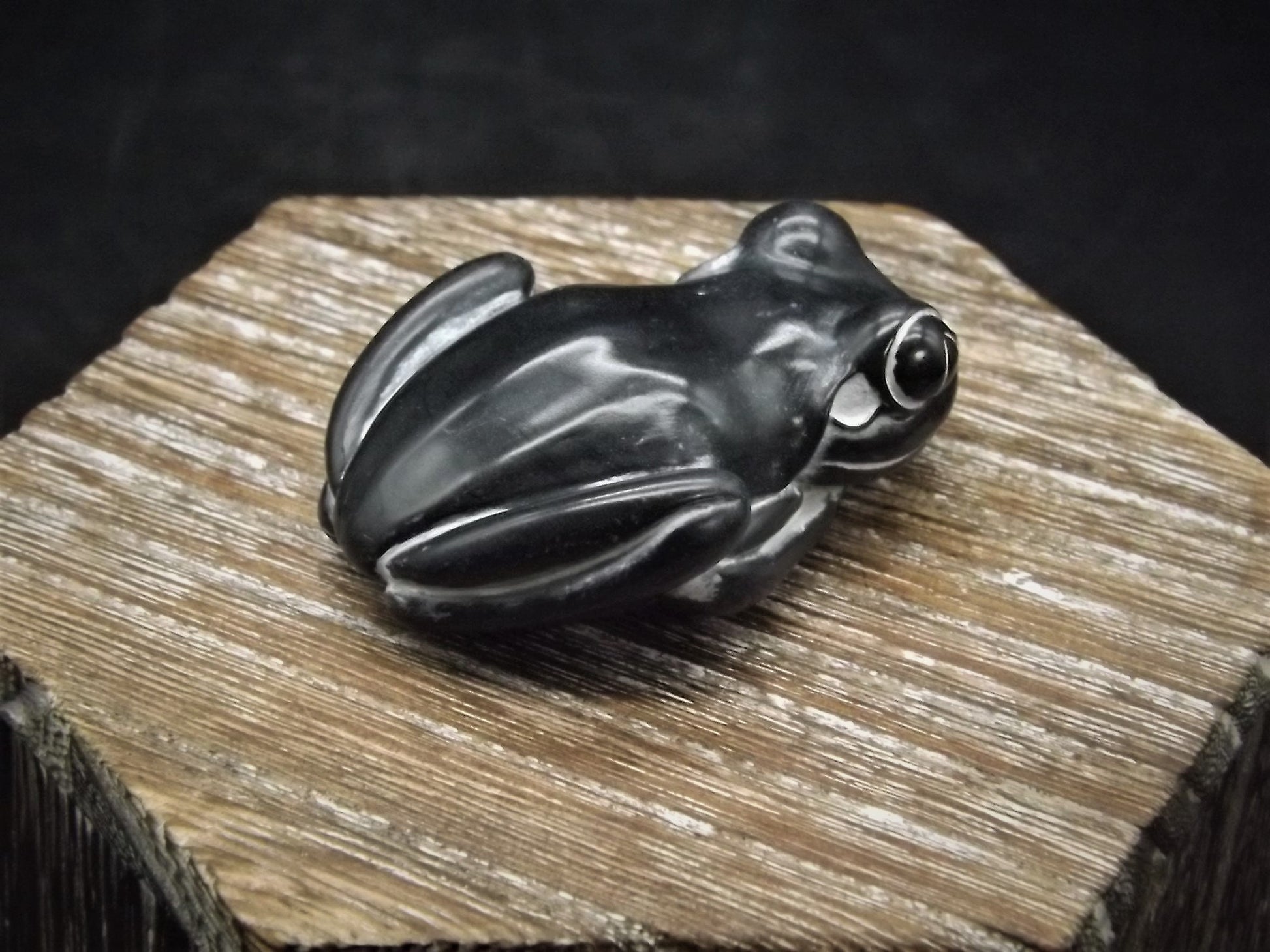 Closeout Sale! Adam Binder Palm Charm series "Ebony Frog". With original box. Excellent shape. Only 650 pieces made.