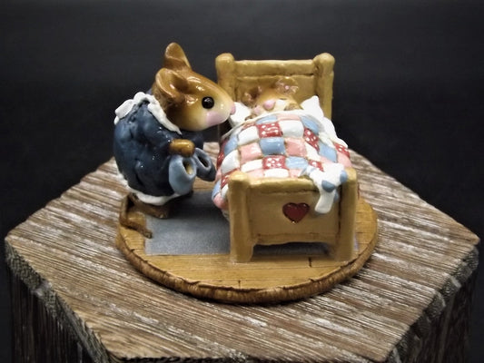 Vintage Wee Forest Folk Figurine: "Sweet Dreams" Mommy Mouse M-136