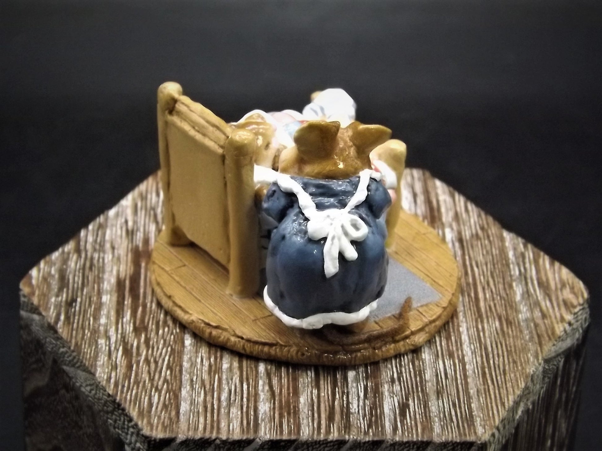 Vintage Wee Forest Folk Figurine: "Sweet Dreams" Mommy Mouse M-136