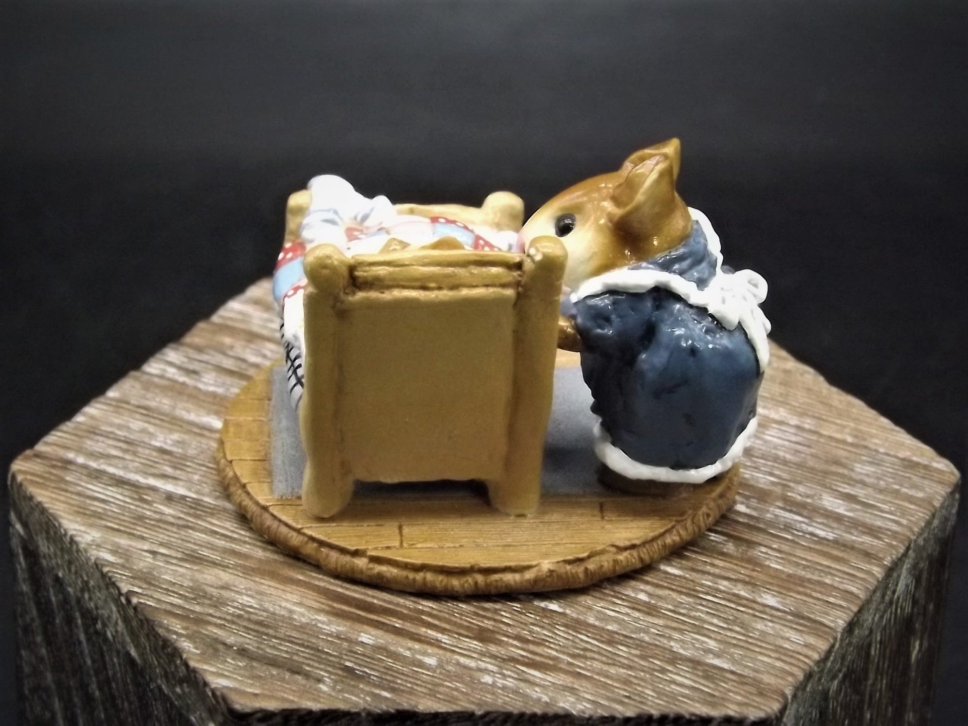 Vintage Wee Forest Folk Figurine: "Sweet Dreams" Mommy Mouse M-136