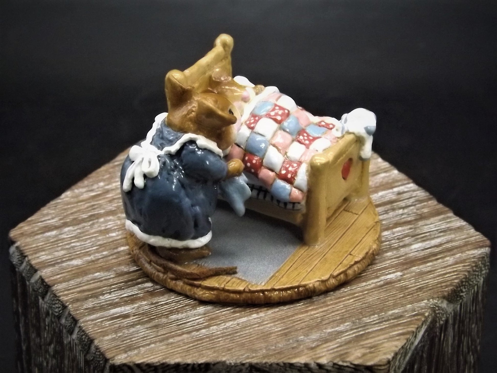 Vintage Wee Forest Folk Figurine: "Sweet Dreams" Mommy Mouse M-136