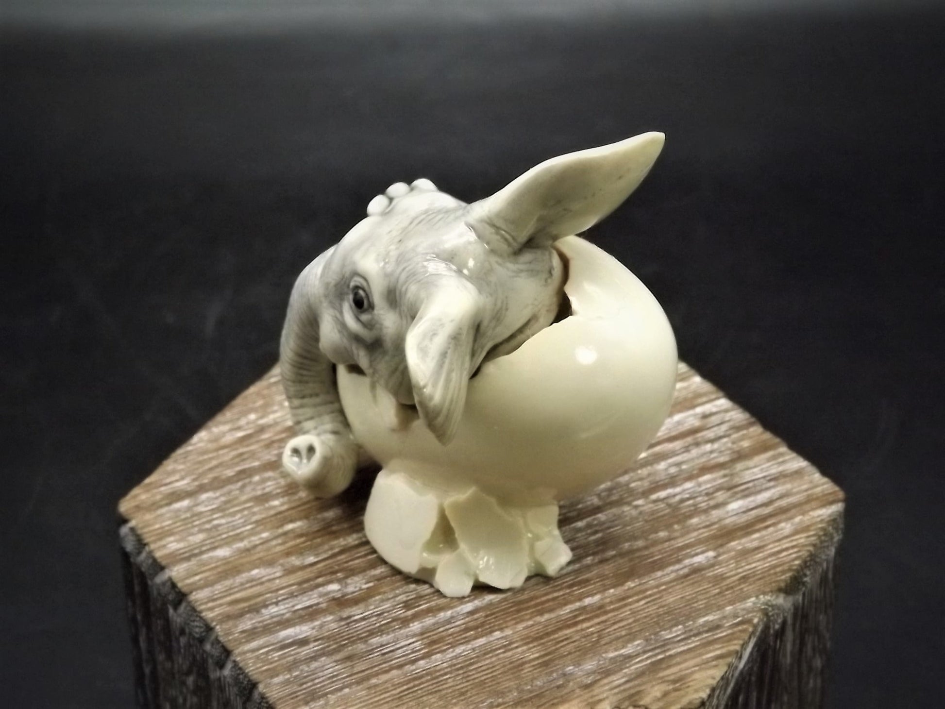 Fragile World "Elephant in Egg" Figurine by Martin Perry Studios. Limited Edition to only 250 pieces with original box and COA. Excellent!