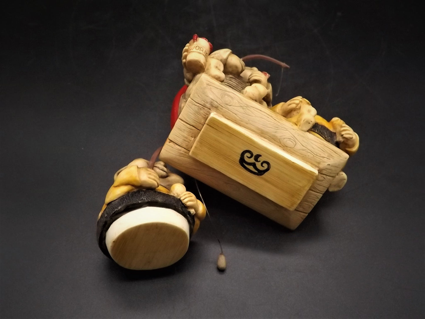 Harmony Kingdom "Byron & Bumbles" Lady Bug and Bee fishing Treasure Jest. Excellent! String not attached to worm on Byron's hand.