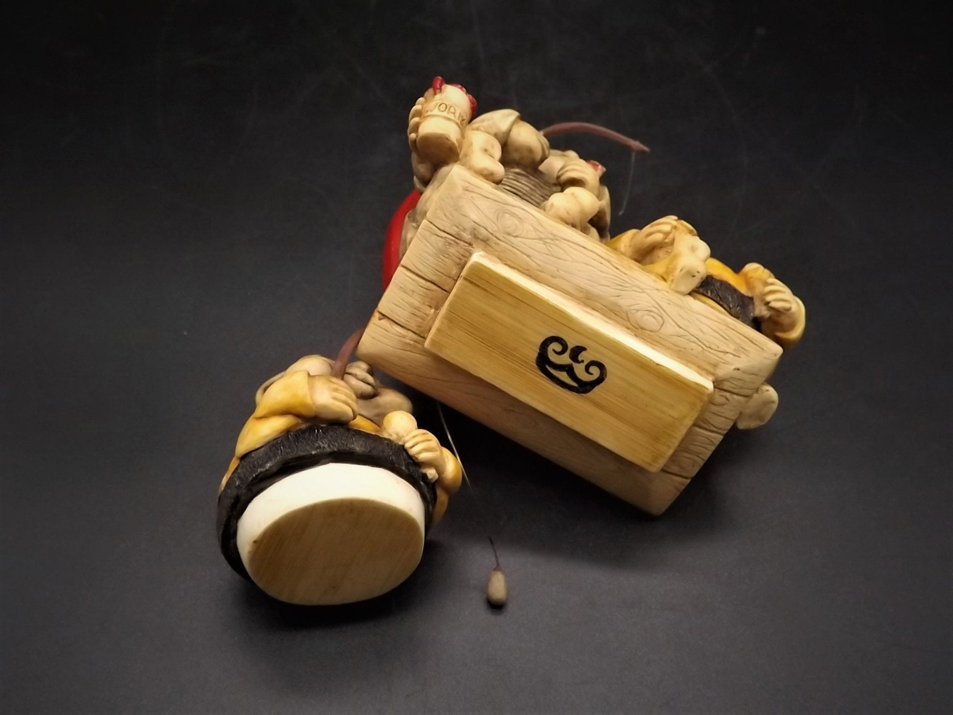 Harmony Kingdom "Byron & Bumbles" Lady Bug and Bee fishing Treasure Jest. Excellent! String not attached to worm on Byron's hand.