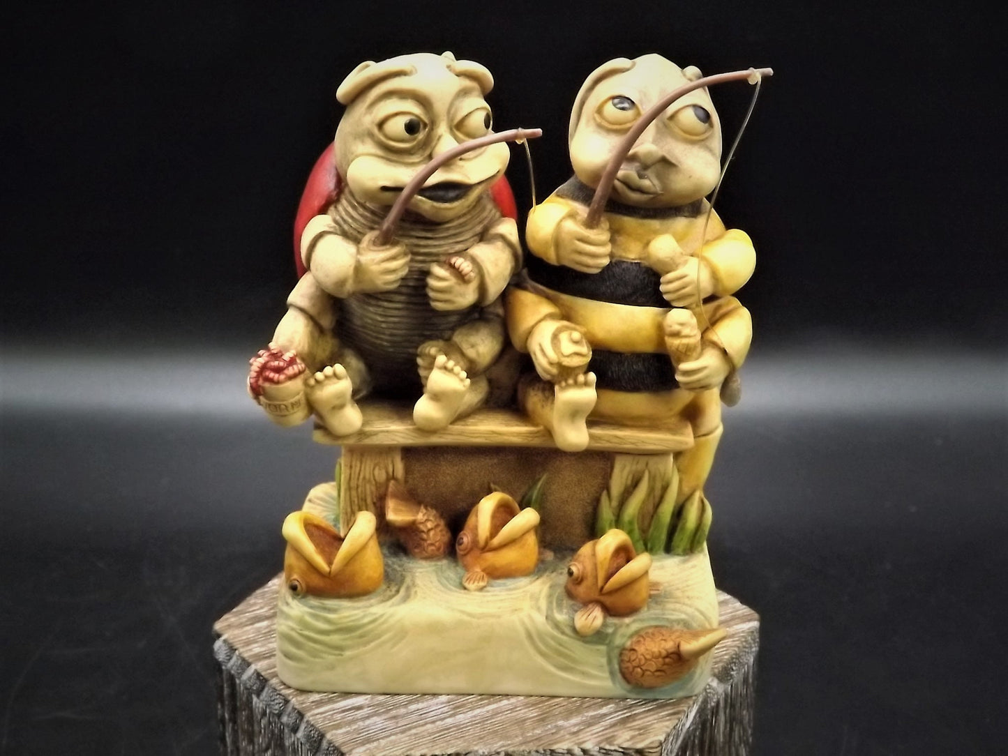 Harmony Kingdom "Byron & Bumbles" Lady Bug and Bee fishing Treasure Jest. Excellent! String not attached to worm on Byron's hand.