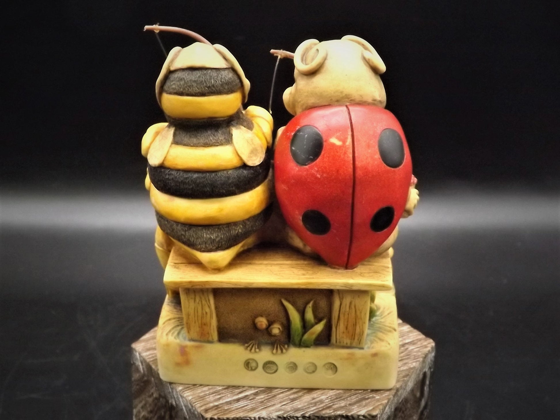 Harmony Kingdom "Byron & Bumbles" Lady Bug and Bee fishing Treasure Jest. Excellent! String not attached to worm on Byron's hand.