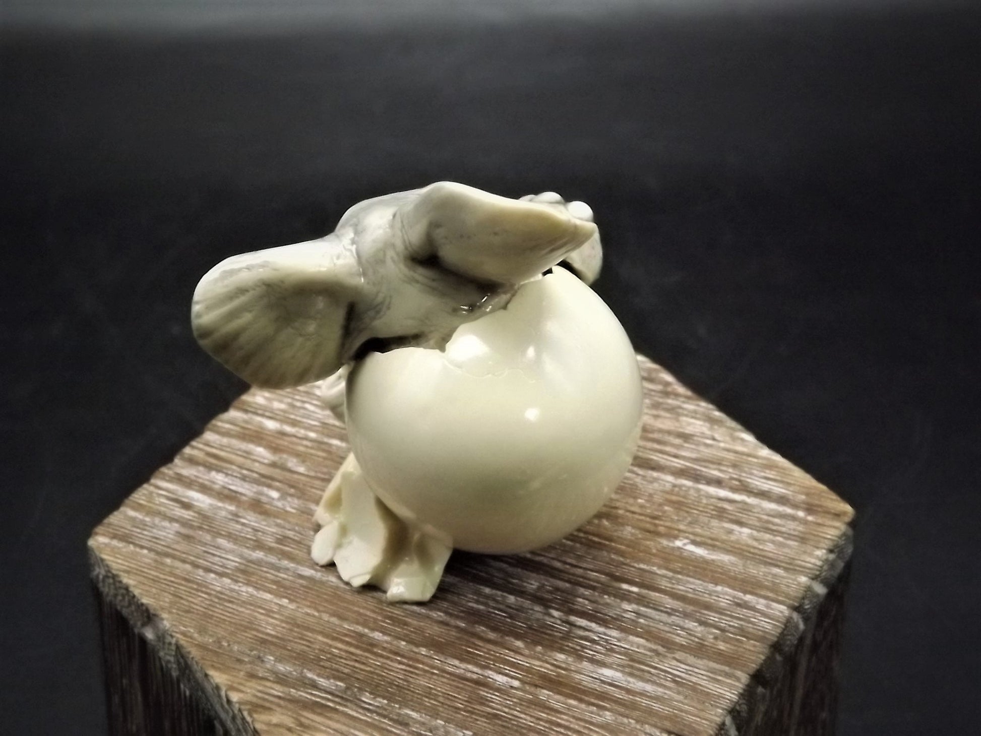 Fragile World "Elephant in Egg" Figurine by Martin Perry Studios. Limited Edition to only 250 pieces with original box and COA. Excellent!