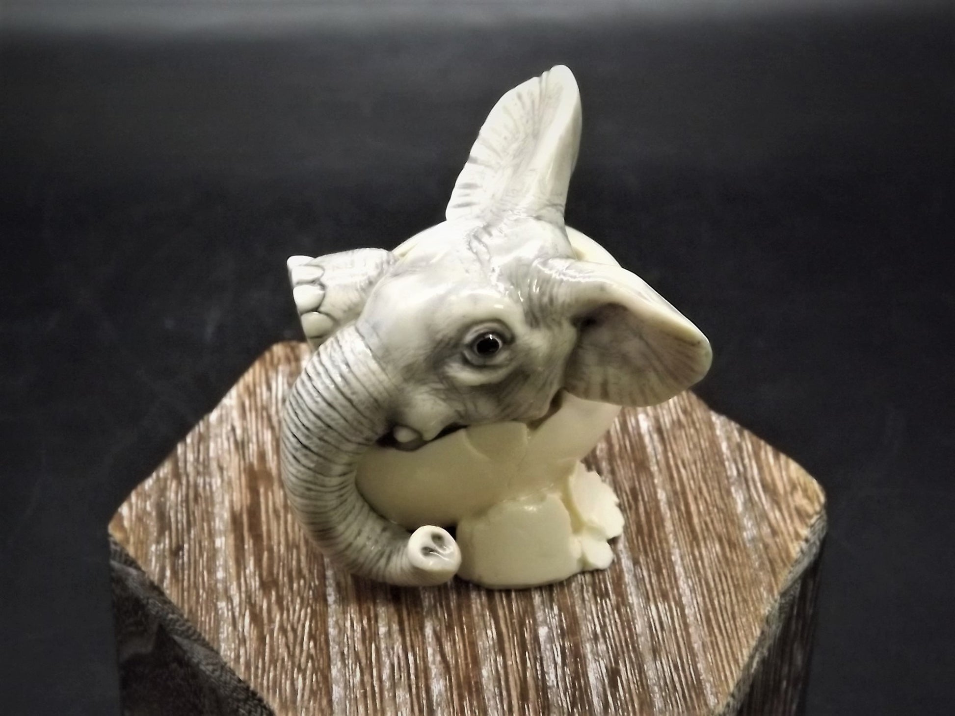 Fragile World "Elephant in Egg" Figurine by Martin Perry Studios. Limited Edition to only 250 pieces with original box and COA. Excellent!