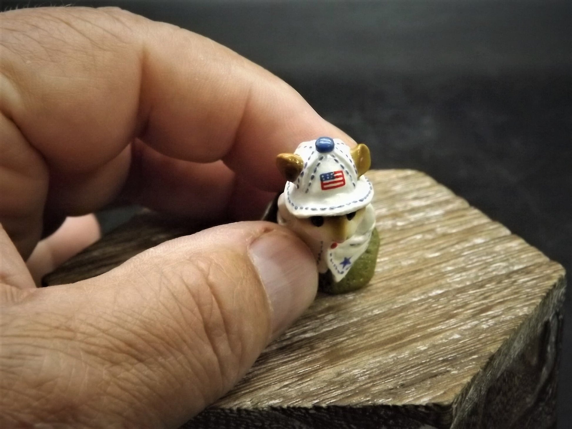 Vintage Wee Forest Folk Mouse Figurine: Patriotic April Showers, 2001 Limited Edition