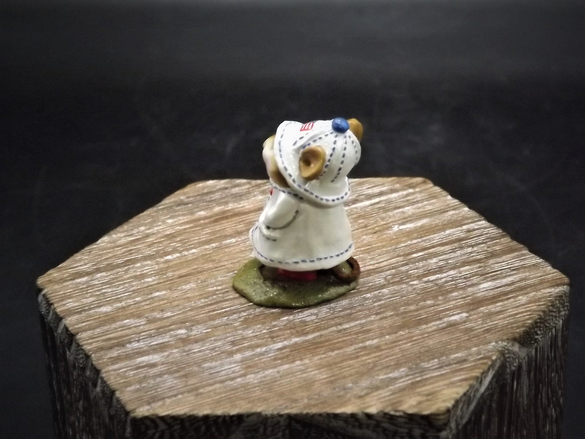 Vintage Wee Forest Folk Mouse Figurine: Patriotic April Showers, 2001 Limited Edition