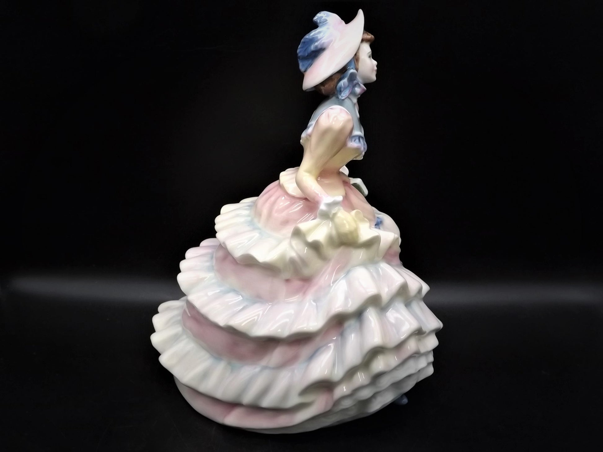 Vintage 1991 First Year of issue Royal Doulton "Hannah" figurine HN 3369 . Excellent condition!