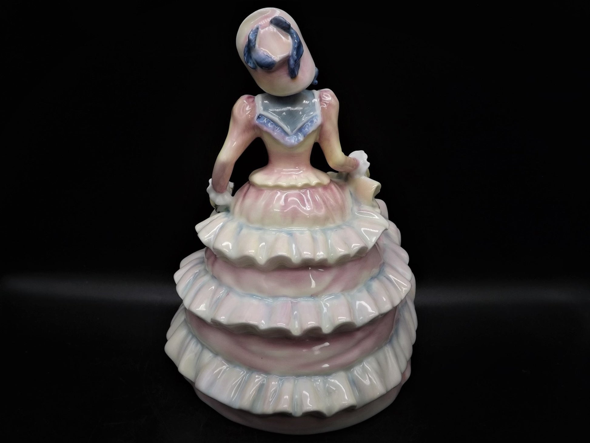 Vintage 1991 First Year of issue Royal Doulton "Hannah" figurine HN 3369 . Excellent condition!