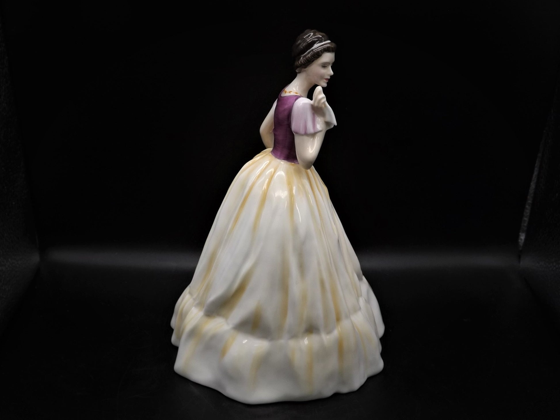 Vintage 1987 Royal Doulton "Miranda" figurine HN 3037 . Excellent condition!