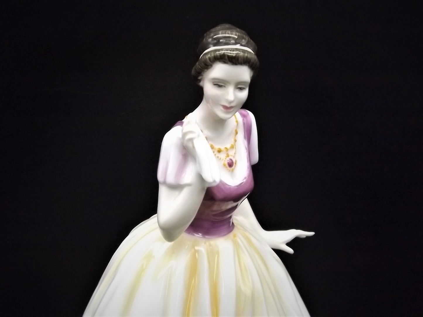Vintage 1987 Royal Doulton "Miranda" figurine HN 3037 . Excellent condition!