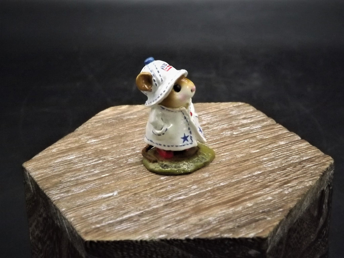 Vintage Wee Forest Folk Mouse Figurine: Patriotic April Showers, 2001 Limited Edition