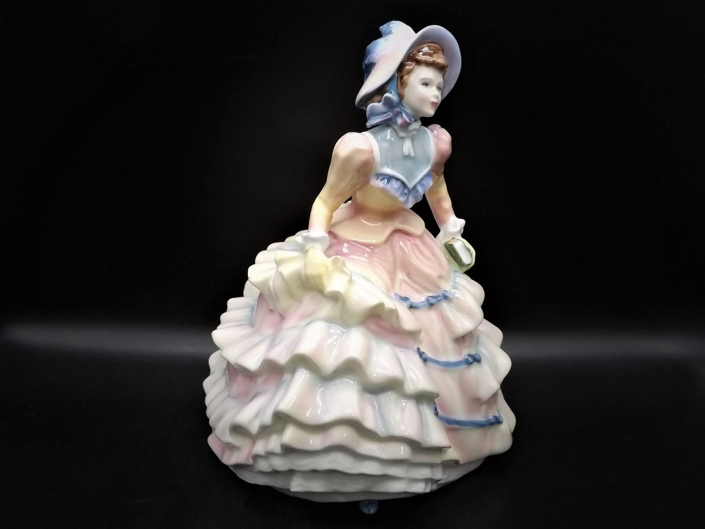 Vintage 1991 First Year of issue Royal Doulton "Hannah" figurine HN 3369 . Excellent condition!