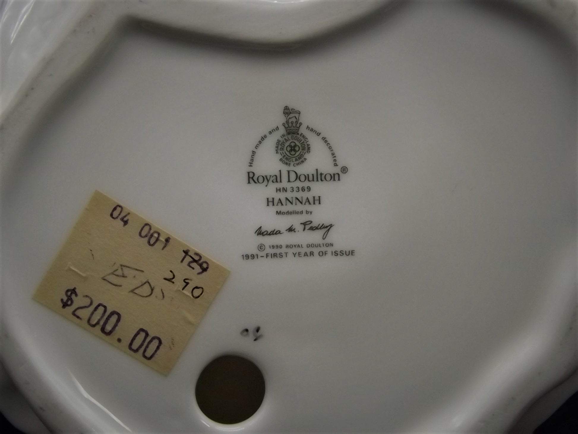 Vintage 1991 First Year of issue Royal Doulton "Hannah" figurine HN 3369 . Excellent condition!