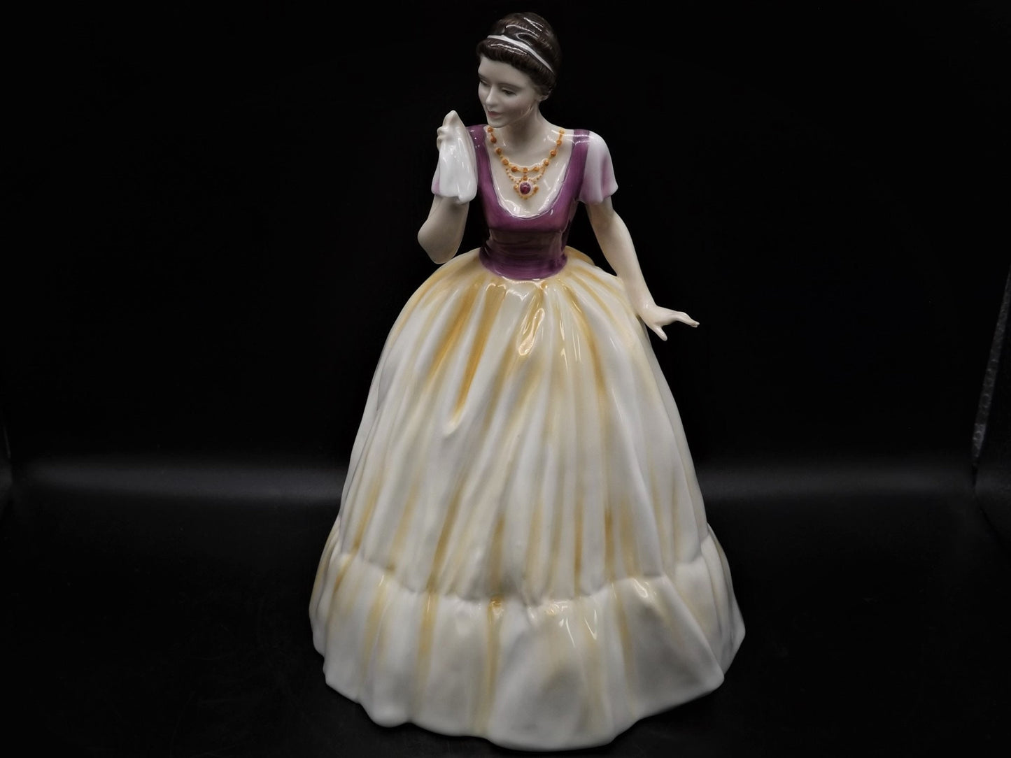 Vintage 1987 Royal Doulton "Miranda" figurine HN 3037 . Excellent condition!