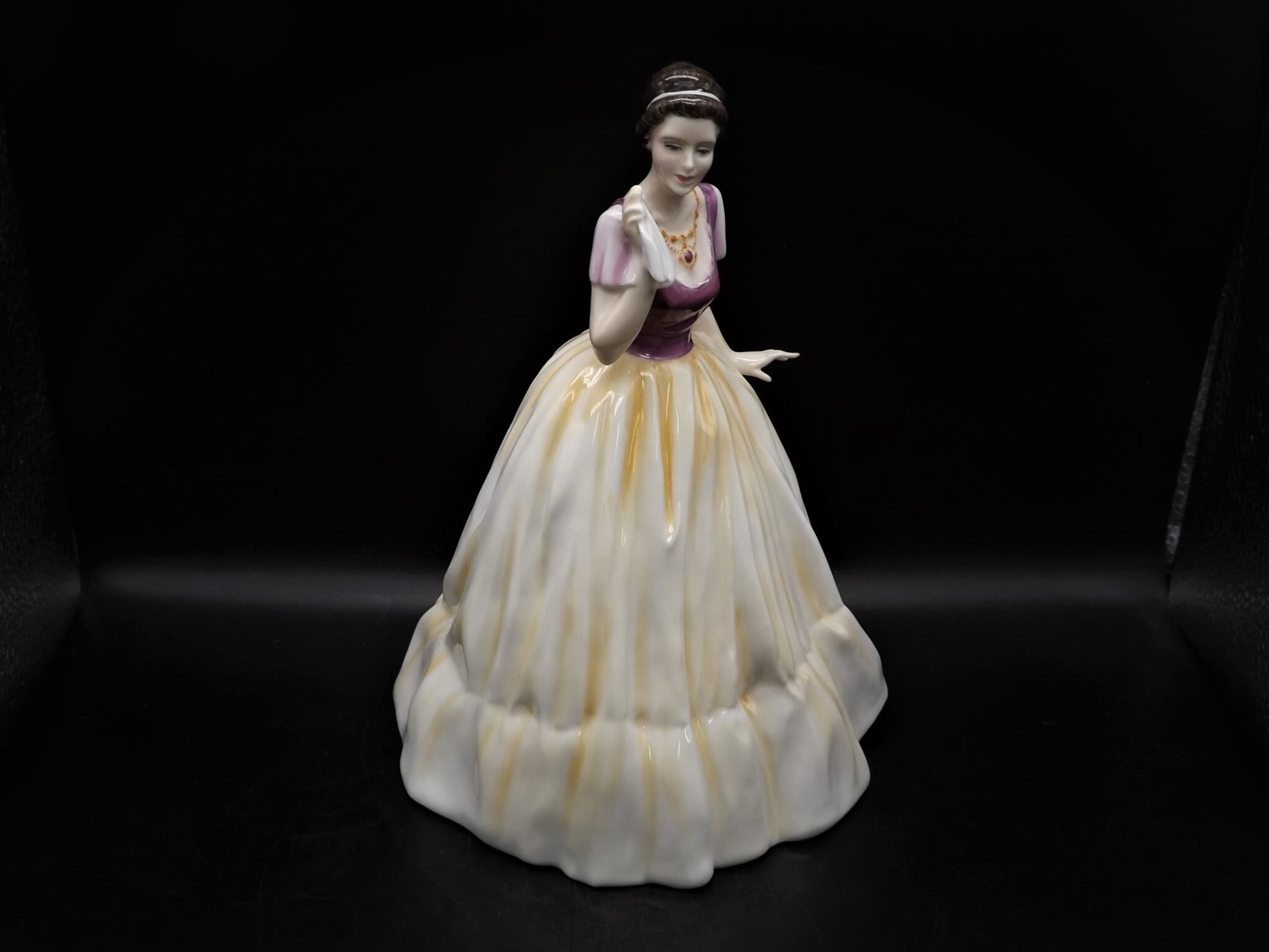 Vintage 1987 Royal Doulton "Miranda" figurine HN 3037 . Excellent condition!