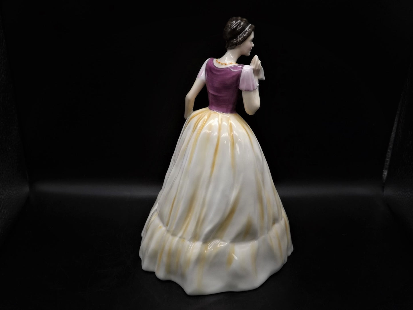 Vintage 1987 Royal Doulton "Miranda" figurine HN 3037 . Excellent condition!