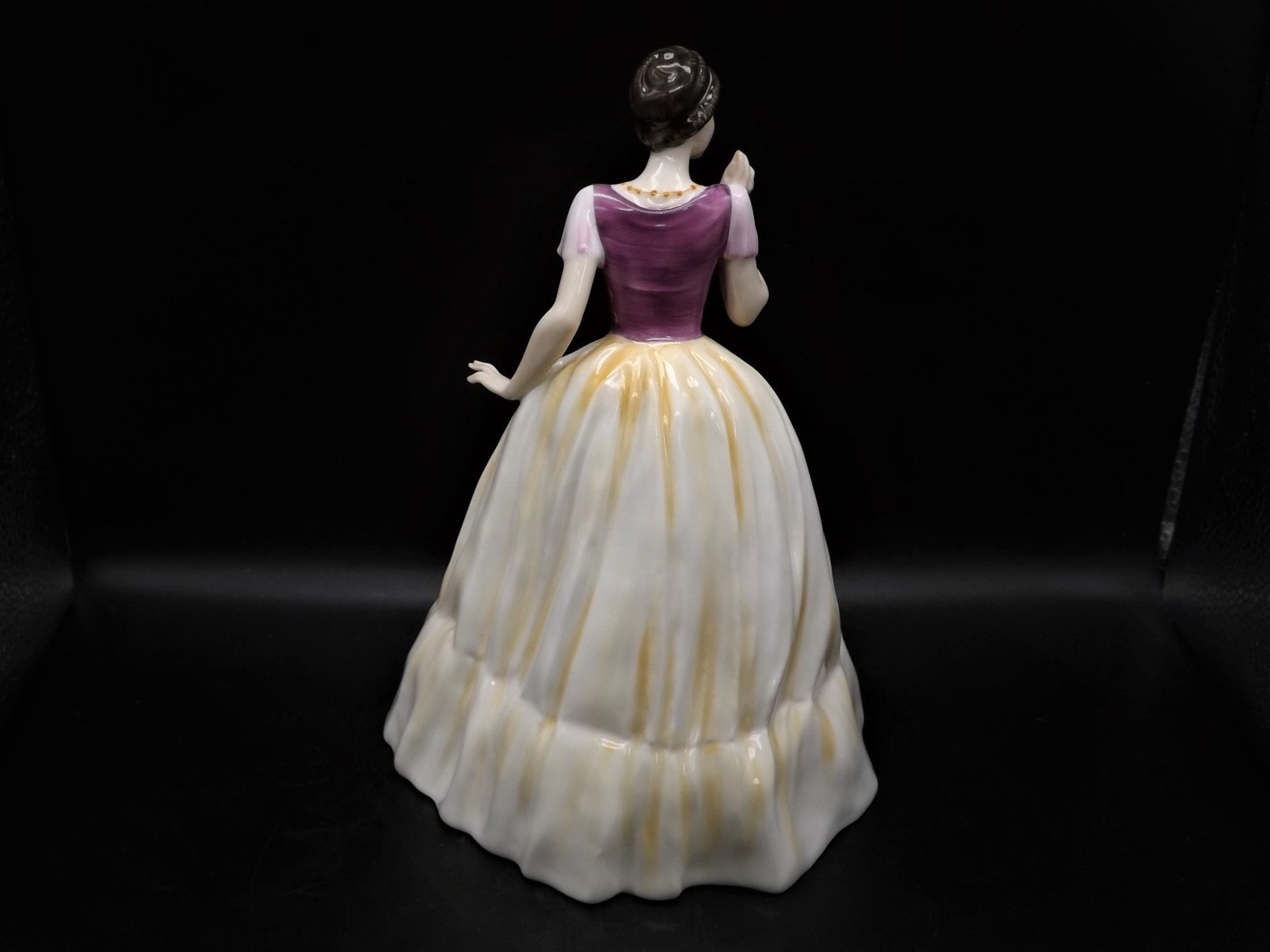 Vintage 1987 Royal Doulton "Miranda" figurine HN 3037 . Excellent condition!