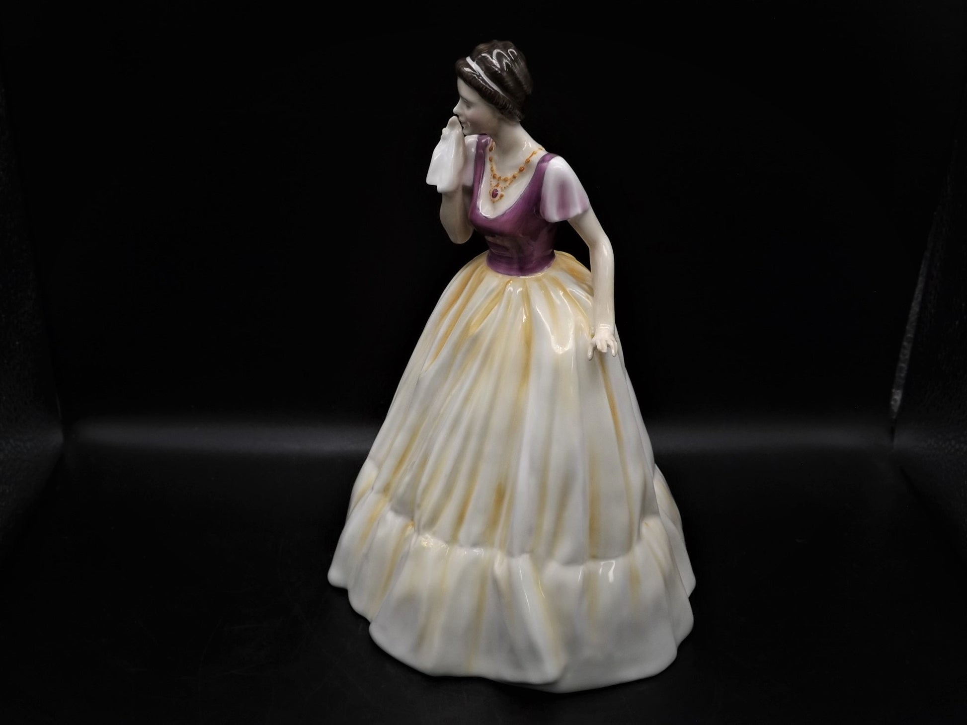 Vintage 1987 Royal Doulton "Miranda" figurine HN 3037 . Excellent condition!