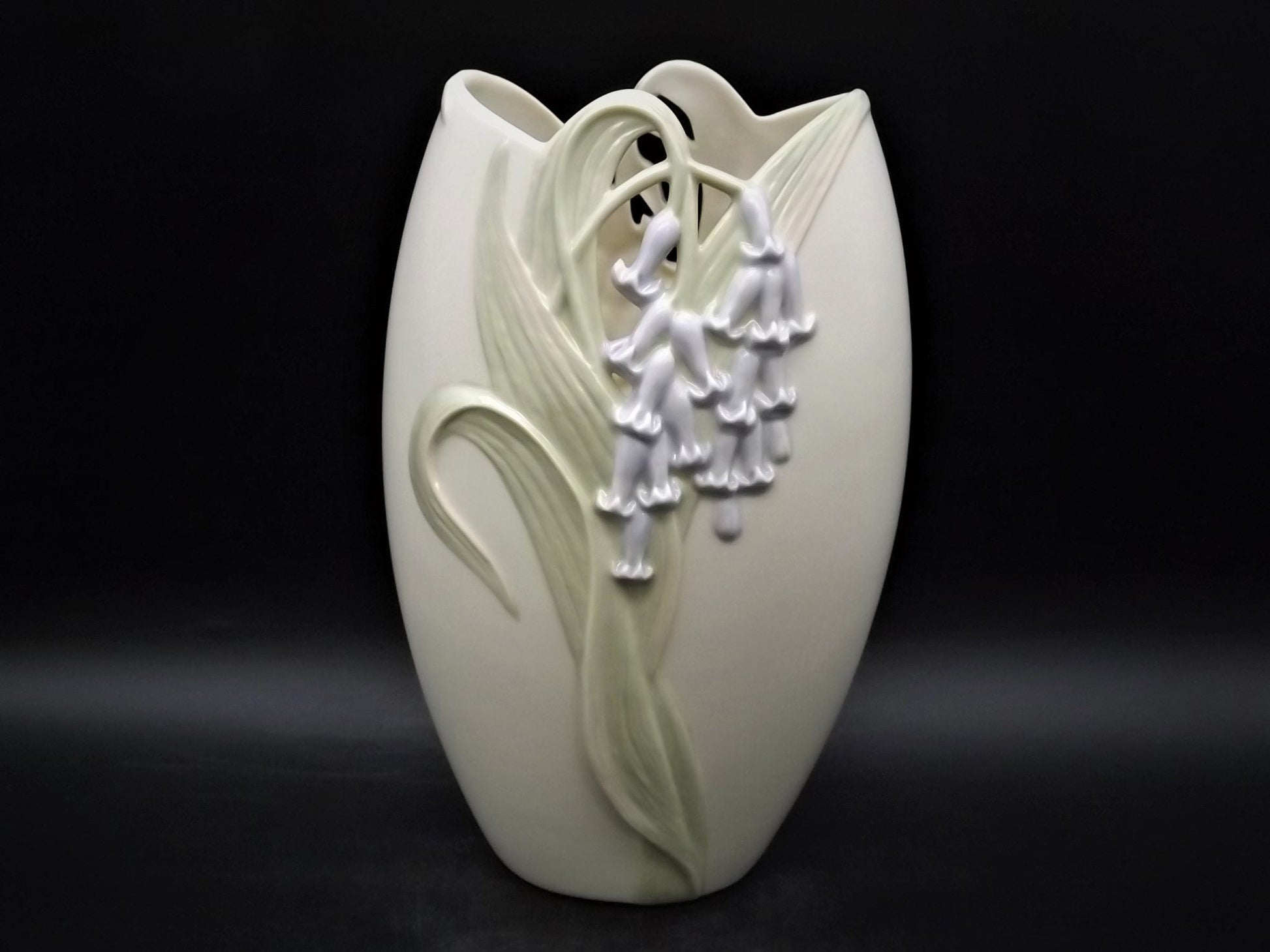 Vintage Lenox "Floral Blossoms" porcelain vase with Blue Bell flowers. Excellent condition no box.