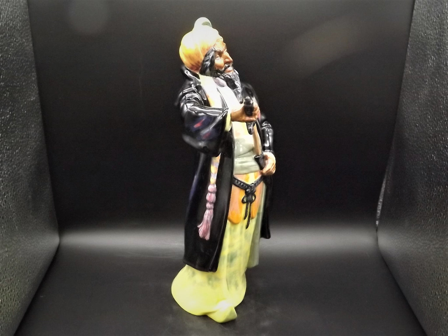Vintage 1952 Royal Doulton "Bluebeard" figurine of the famous Pirate HN 2105 . Excellent condition!